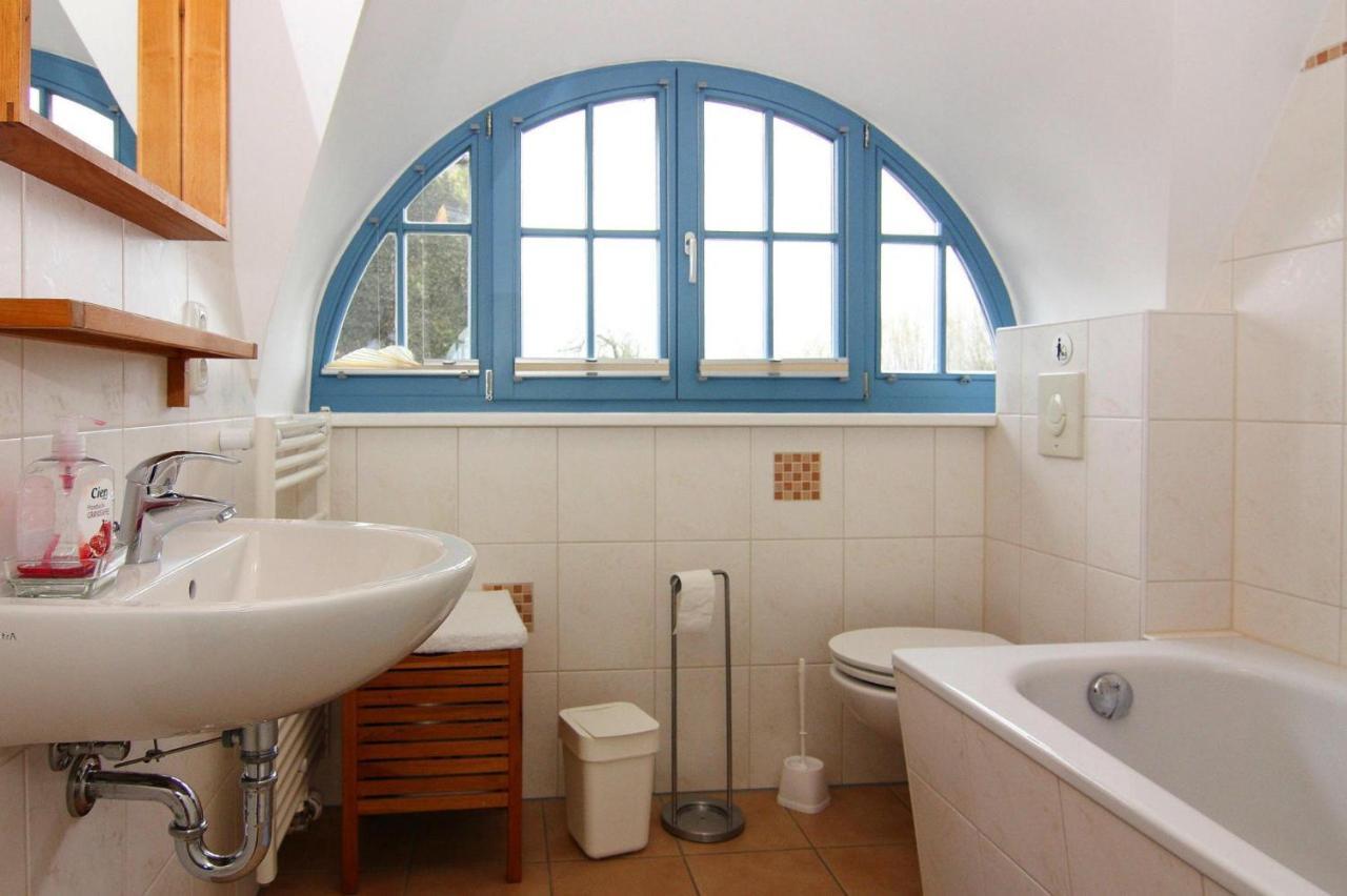 Reetdachhaus Mit Eigenem Strandkorb In Wohlenberg An Der Ostsee Екстер'єр фото