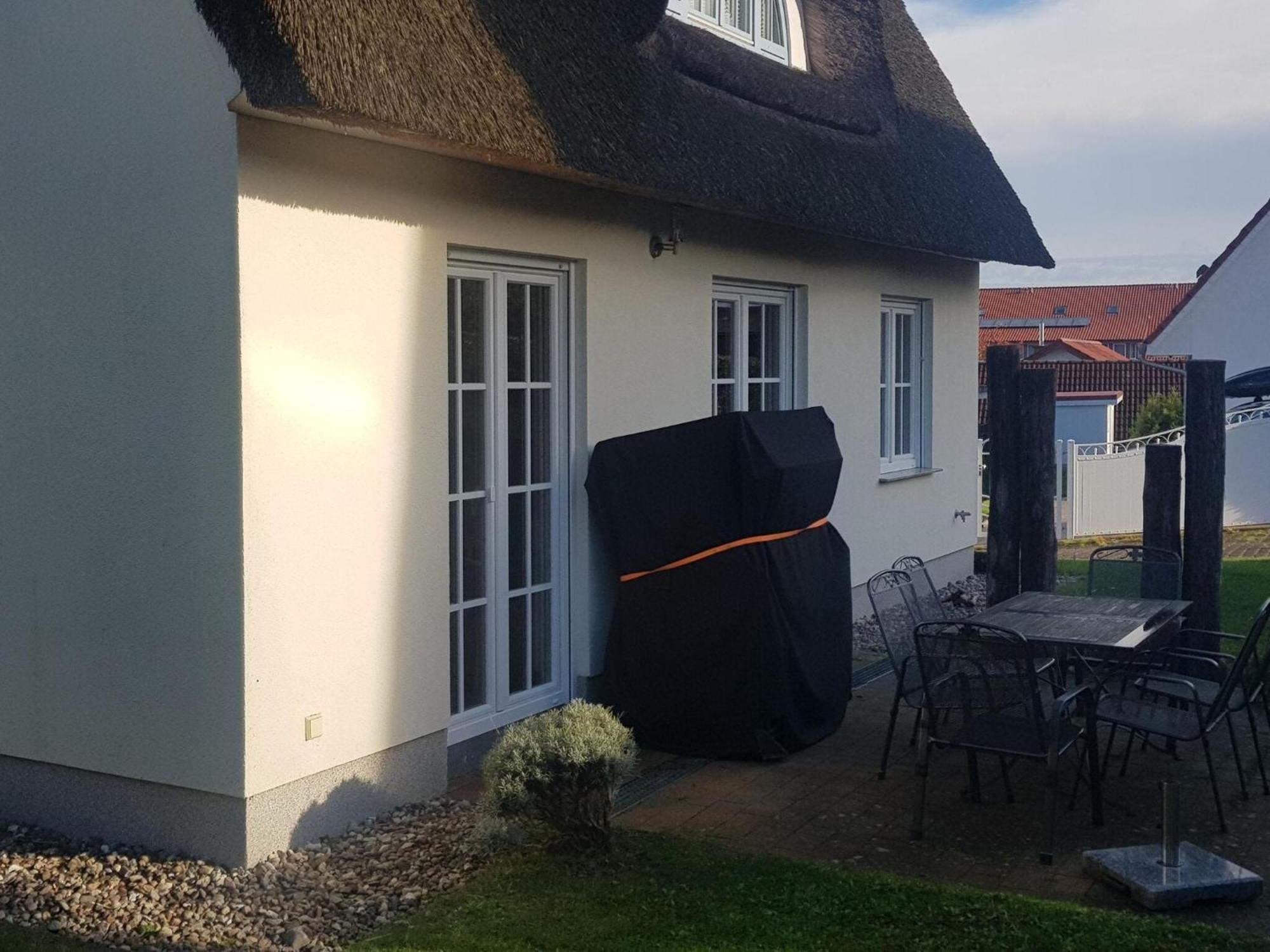 Reetdachhaus Mit Eigenem Strandkorb In Wohlenberg An Der Ostsee Екстер'єр фото
